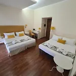 Πανσιόν Caesar Place 4*